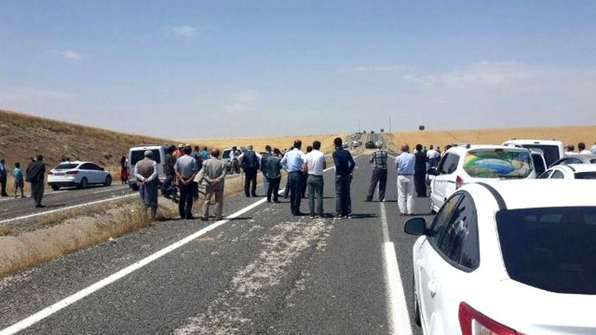 Silvan\'da Askeri Aracın Geçişi Sırasında Patlama (2)
