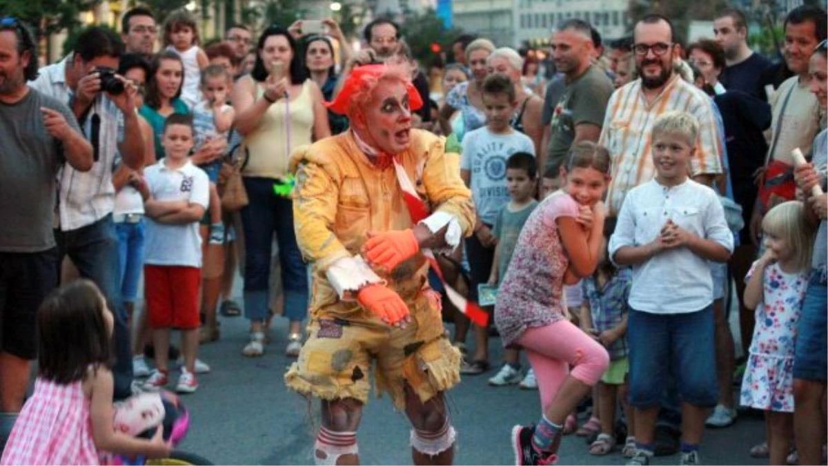 Sırbistan\'da Sokak Çalgıcıları Festivali Başladı