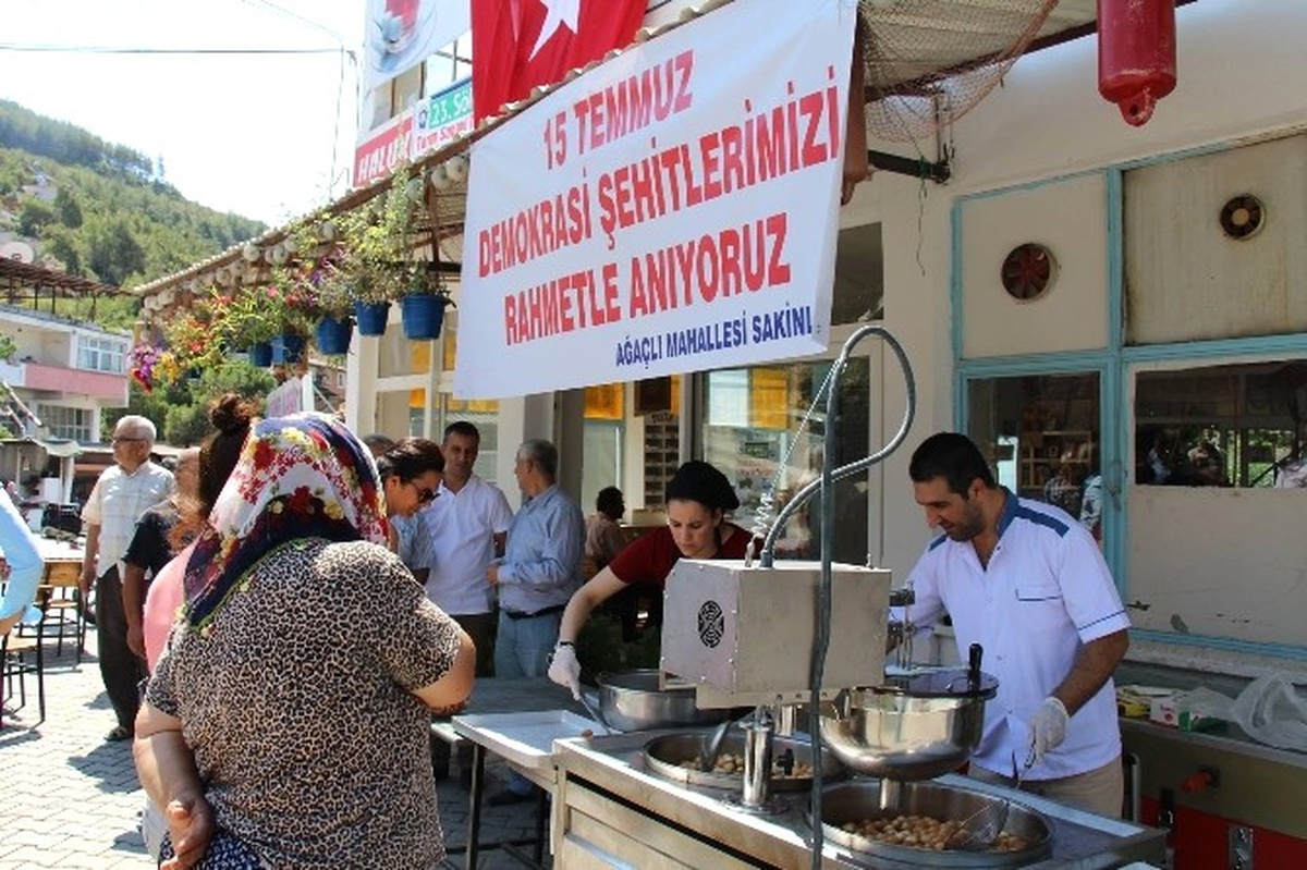 Söke\'de Demokrasi Şehitleri İçin Lokma Döküldü