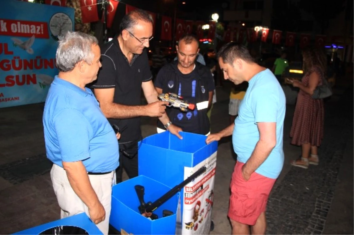 Sunay Akın "Bütün Televizyon Dizilerinde, Haberlerinde Onca Silah Neden Var"