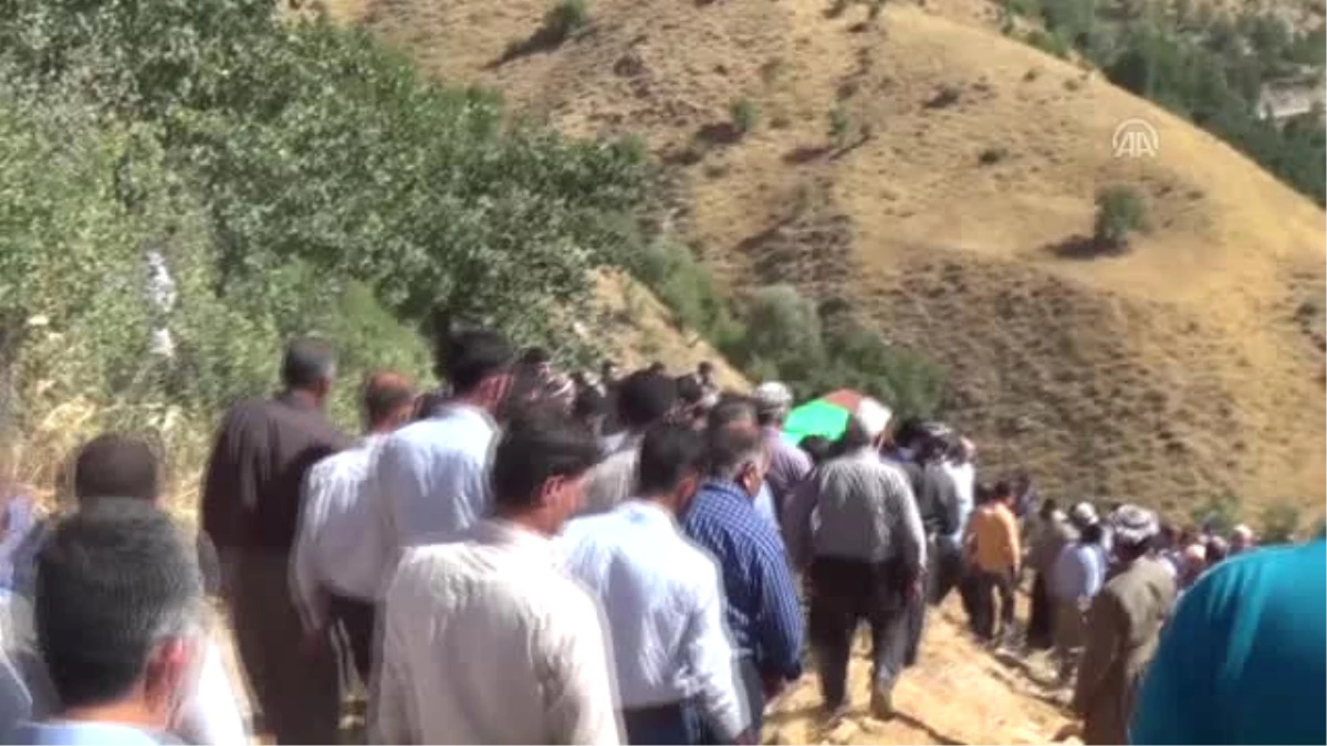 Terör Örgütü PKK Mensuplarınca Öldürülen Menderes Özer Toprağa Verildi