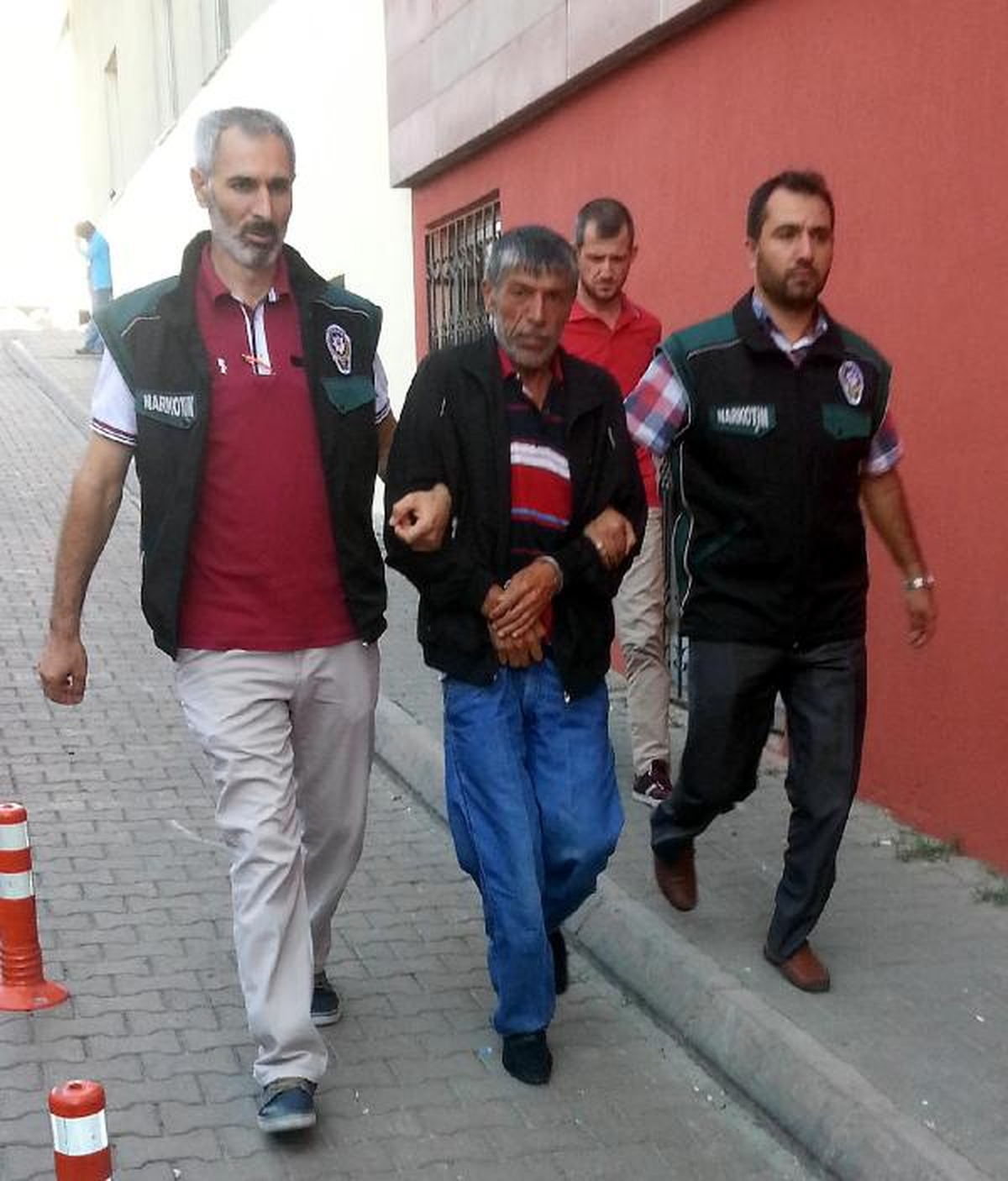 Uyuşturucu Satıcısı 3 Kişi Gözaltına Alındı