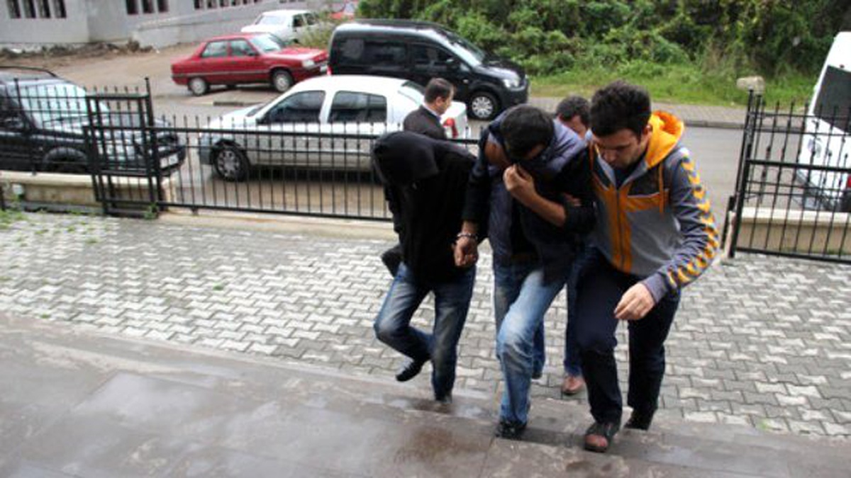 Uyuşturucu Taciri Suriyeliler Adliyeye Çıkarıldı