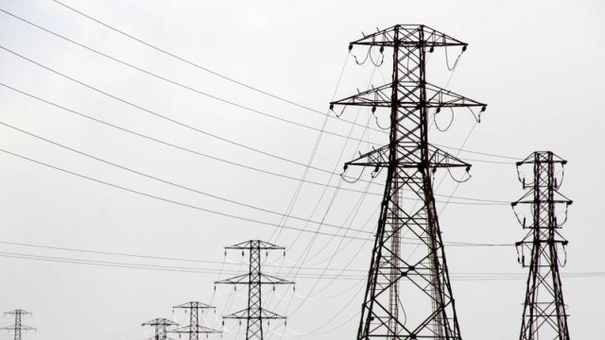 Yüksek Gerilim Hatları Tehlike Saçıyor
