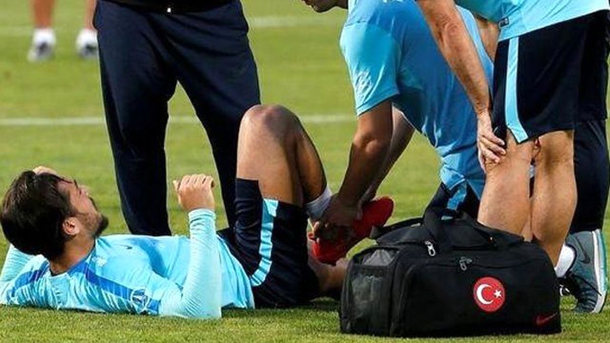 A Milli Futbol Takımı'nda Ahmet Oğuz Sakatlandı