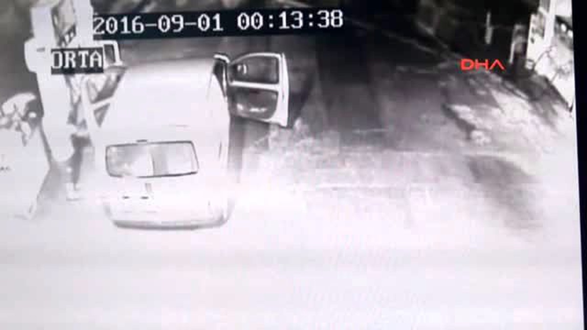 Adana Çaldıkları Cep Telefonunun Sahibine Otostop Yaptılar