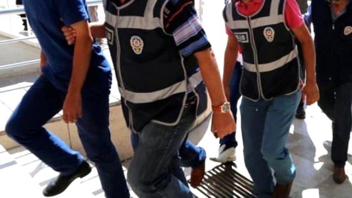 Adana\'da Fetö/pyd Operasyonu: 3 Polis Gözaltına Alındı, 3 Polis Aranıyor