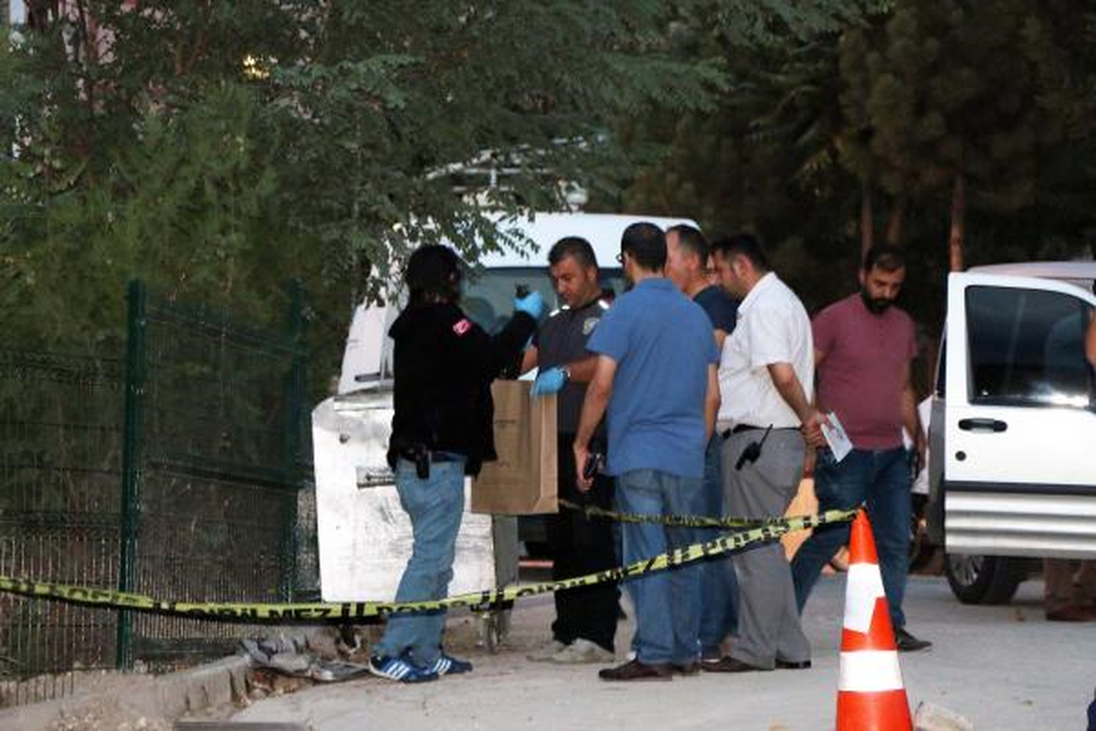 Adıyaman\'da Çöp Konteynerinin Yanında Lav Silahı Bulundu