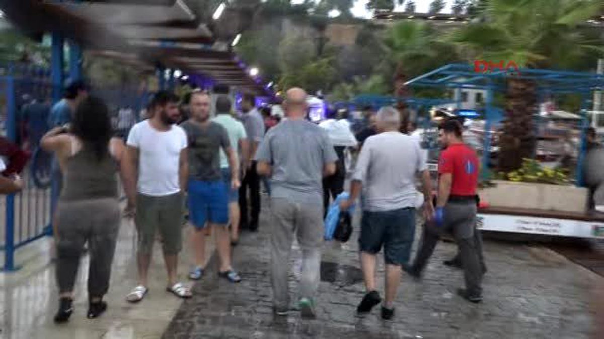 Antalya'da Tur Teknesi Battı! 82 Kişi Kurtarıldı 1 Kişi Aranıyor