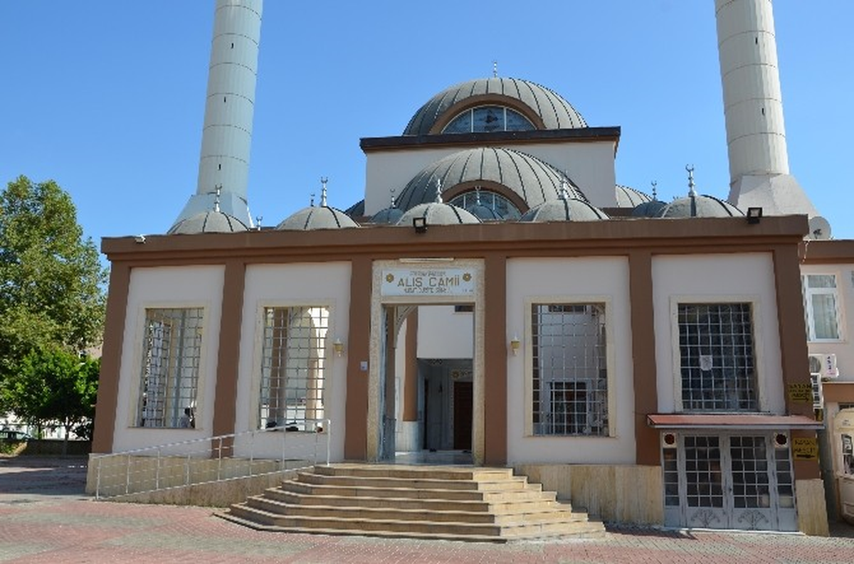 Antalya\'daki Camilerde Bayram Hazırlığı