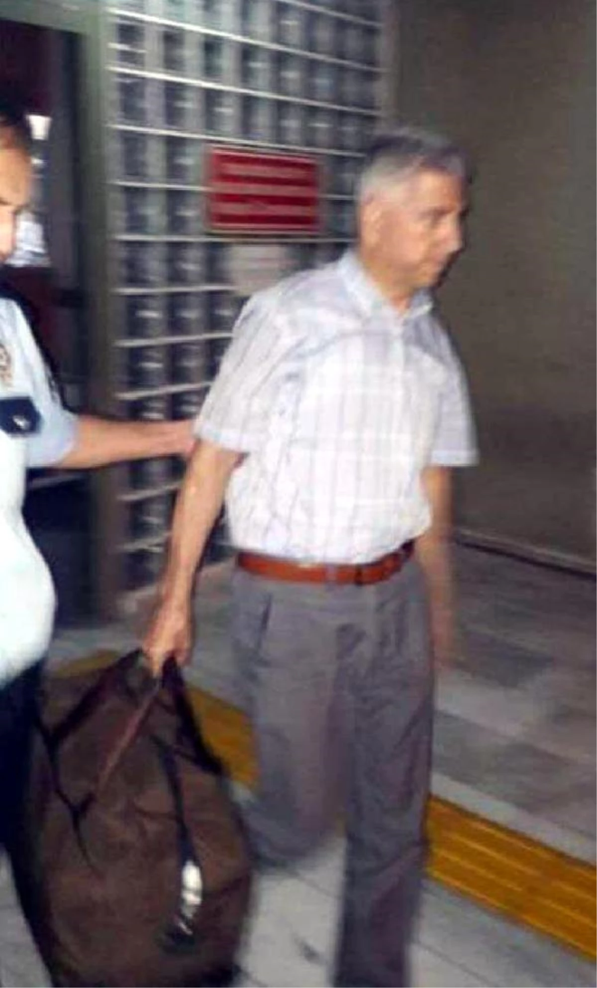 Aydın\'da Tutuklanan Eski İl Sağlık Müdürü de İhraç Edildi