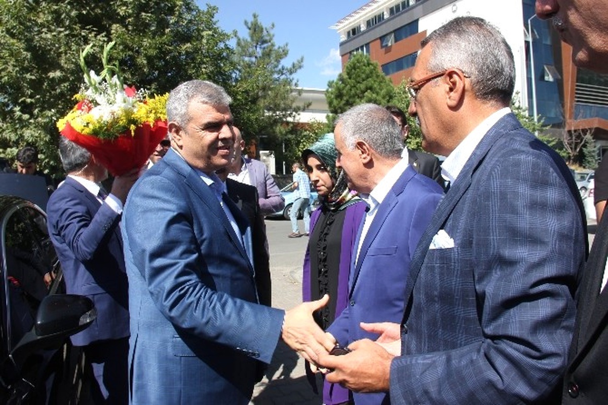 Bakan Kaynak: "Türkiye\'ye Terör İhraç Ettiler"