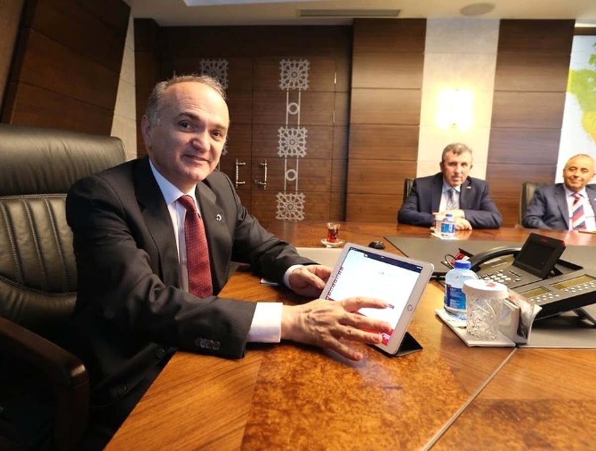 Bakan Özlü Kurban Vekaletini Kızılay\'a Verdi
