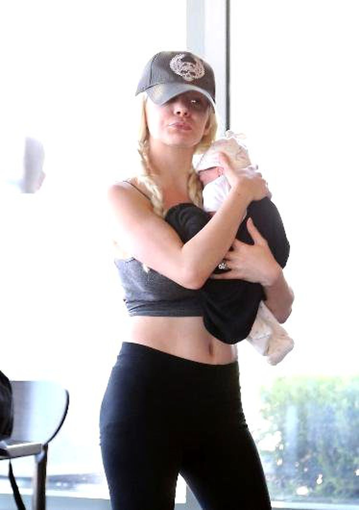 Bebeğini Düşüren Courtney Stodden, Oyuncak Bebekle Görüntülendi