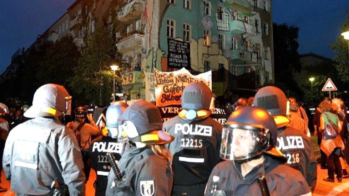 Berlin\'de Blockupy Hareketinin Taraftarları Gösteri Düzenledi