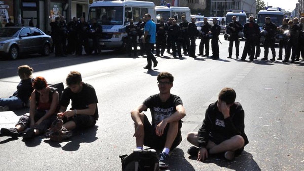 Berlin\'de Blockupy Hareketinin Taraftarları Gösteri Düzenledi