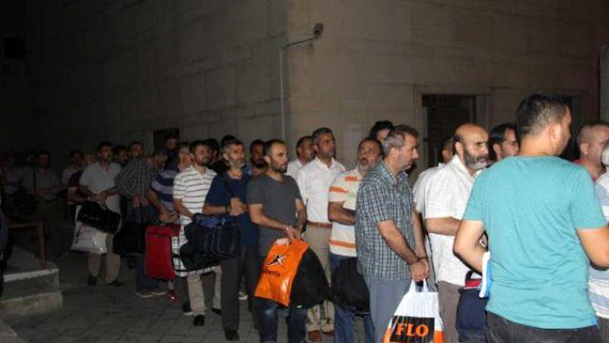 Bursa\'da Fetö Şüphelisi 51 Polis Adliyeye Sevk Edildi (2)
