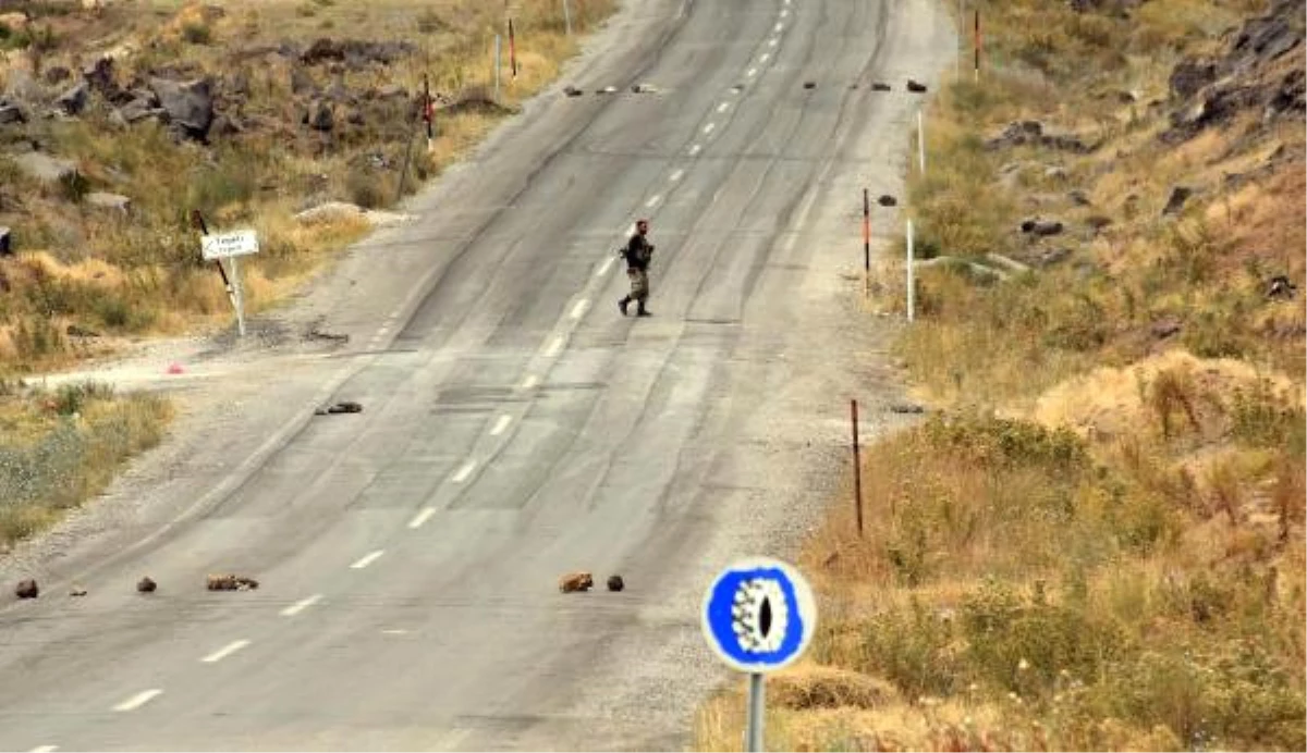 Çaldıran\'da Çatışma: 8 Şehit, 11 PKK\'lı Ölü Ele Geçti (2)