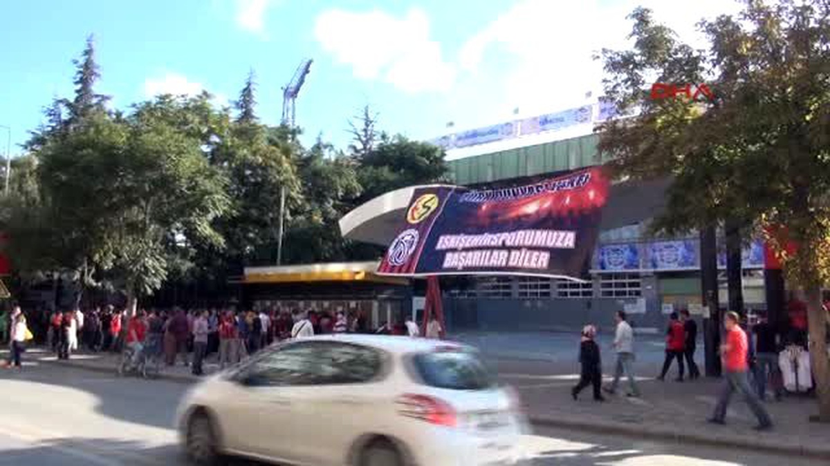Eskişehirspor, Atatürk Stadyumu\'ndaki Son Maçına Çıktı