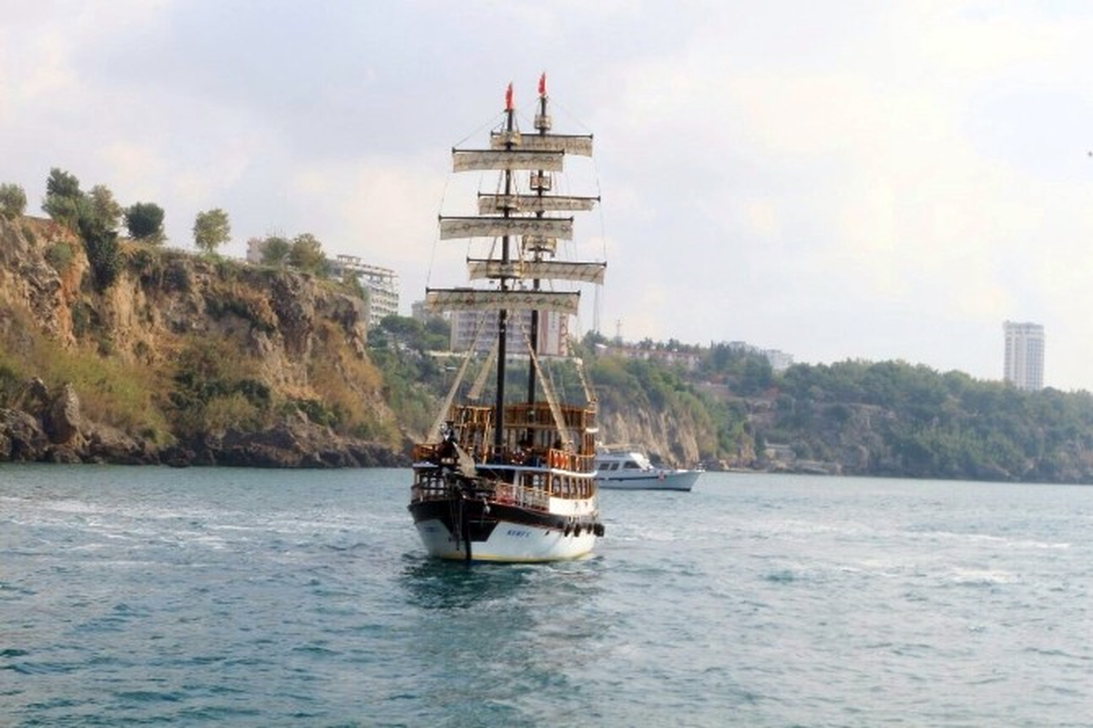 Fırtınaya Yakalanan Tur Teknesi Tamamen Battı