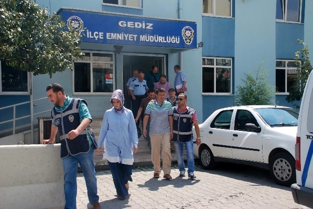 Gediz\'de Fetö Operasyonu: 4 Kişi Tutuklandı