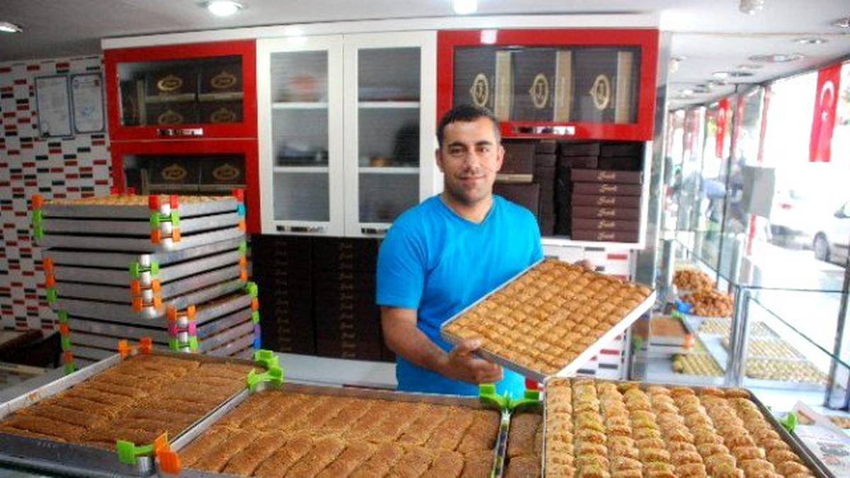 Hayrabolu\'daki Tatlıcılarda Bayram Yoğunluğu