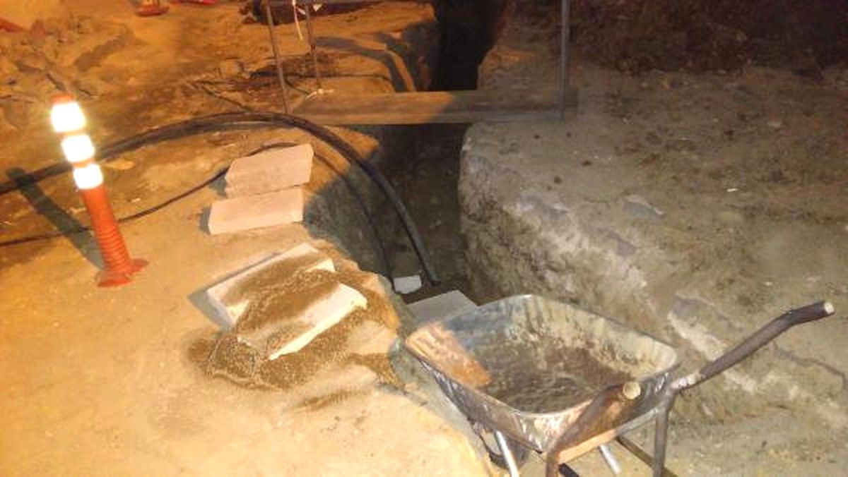 İş Manikası Doğalgaz Borusu Deldi