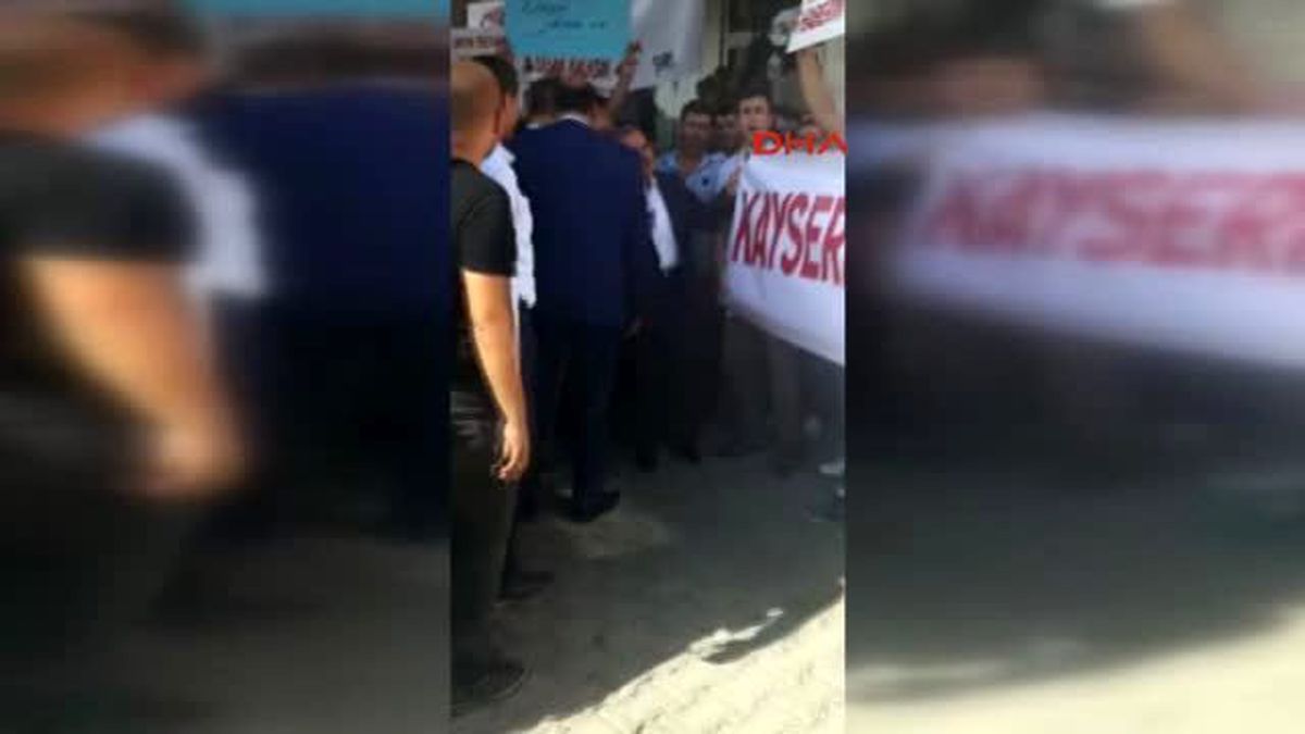Kayseri Silopili Gençler, Bakan Eroğlu\'nu, "Şırnak İldir, İl Kalacak" Diyerek Karşıladı