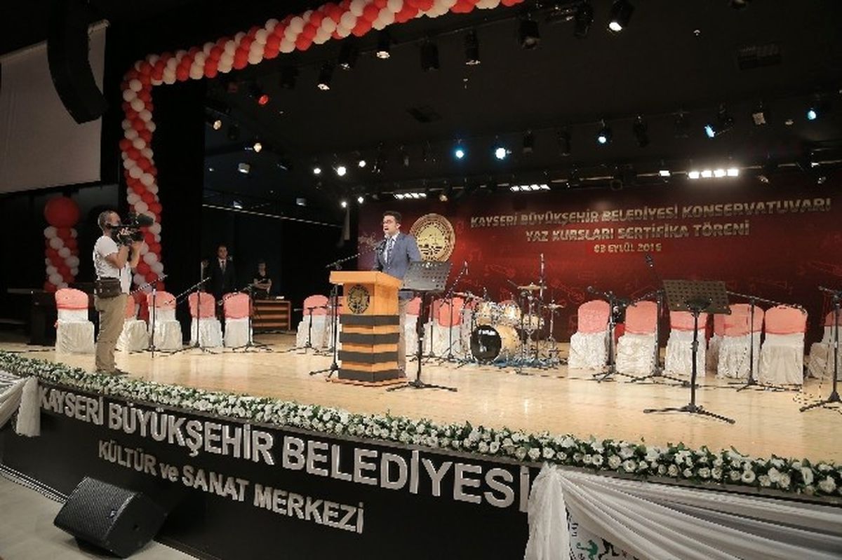 Konservatuar Öğrencileri Sertifikalarını Aldı
