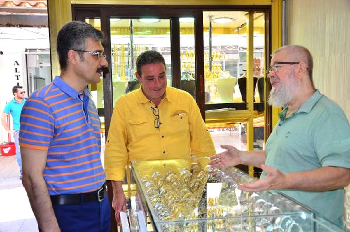 Manisa\'da Polise Düğün Görevi