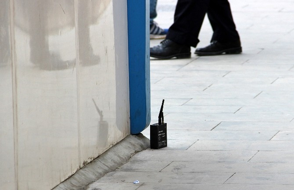 Otobüs Durağında Telsize Benzeyen Şüpheli Alet, Polisi Tedirgin Etti