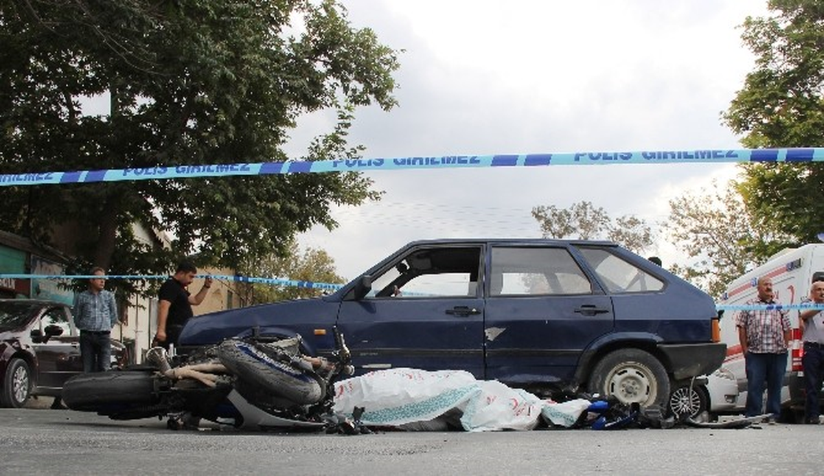 Otomobil ile Motosiklet Çarpıştı: 1 Ölü