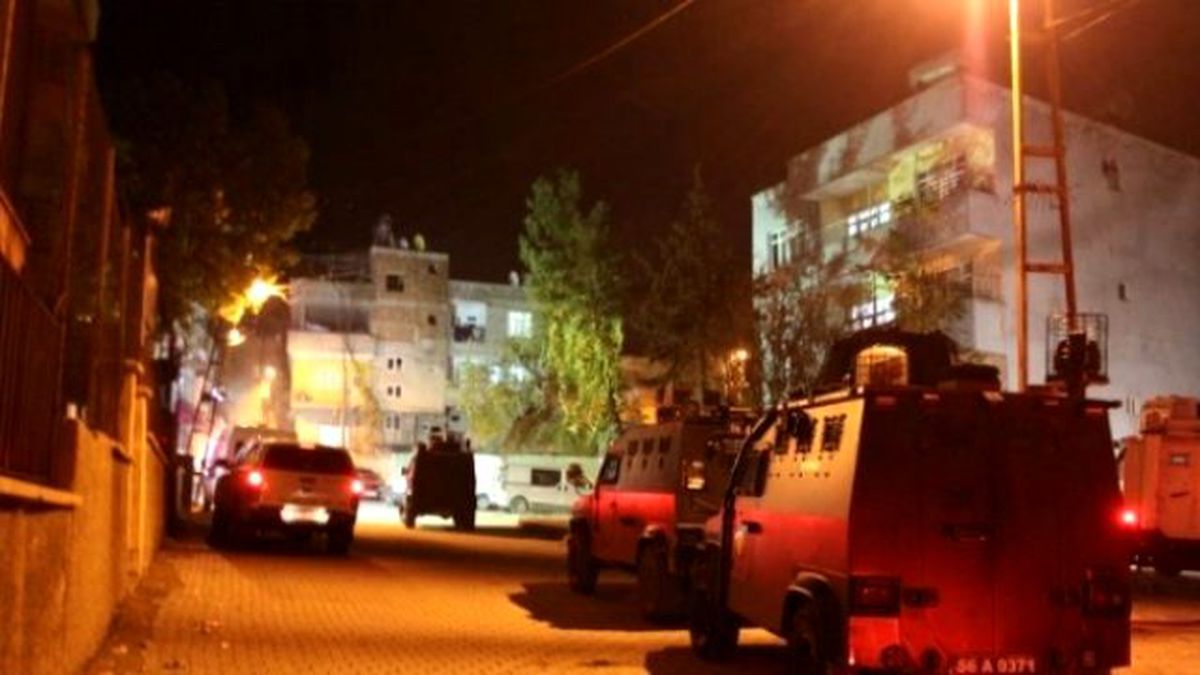 PKK, Siirt'te Polis Lojmanlarına Roketatarla Saldırdı