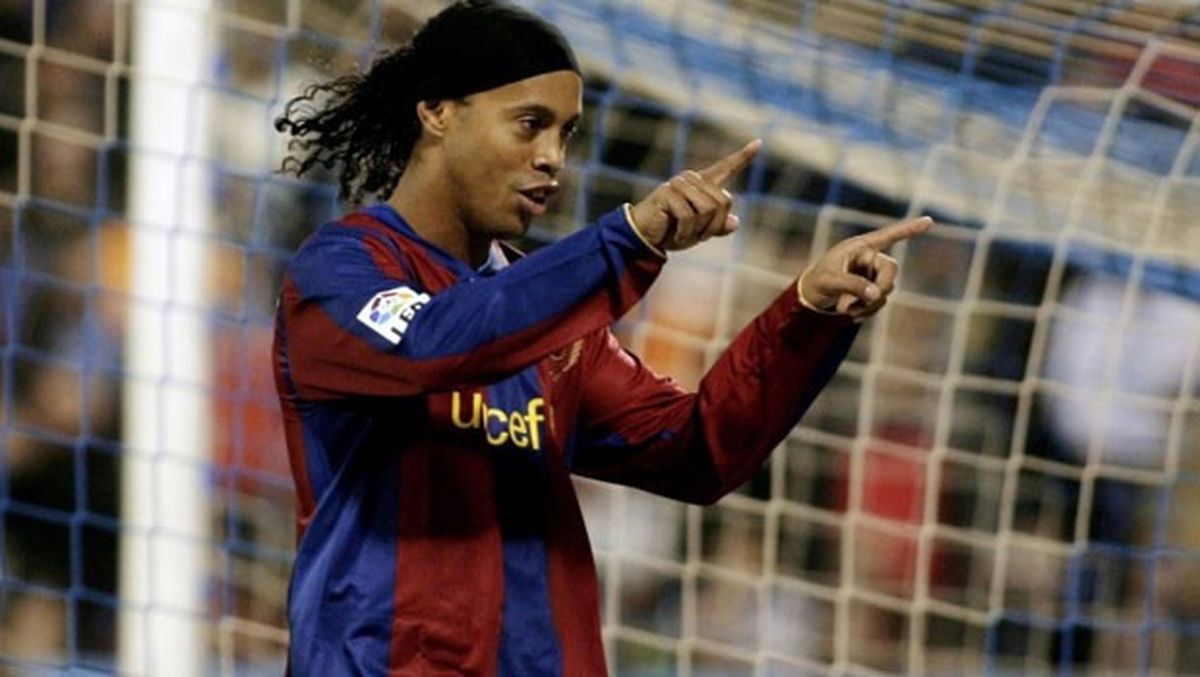 Ronaldinho, Barcelona\'ya Geri Döndü!