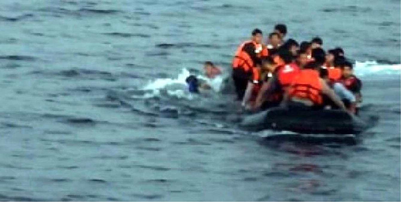 Sahil Güvenlik Denizden Mülteci Topladı