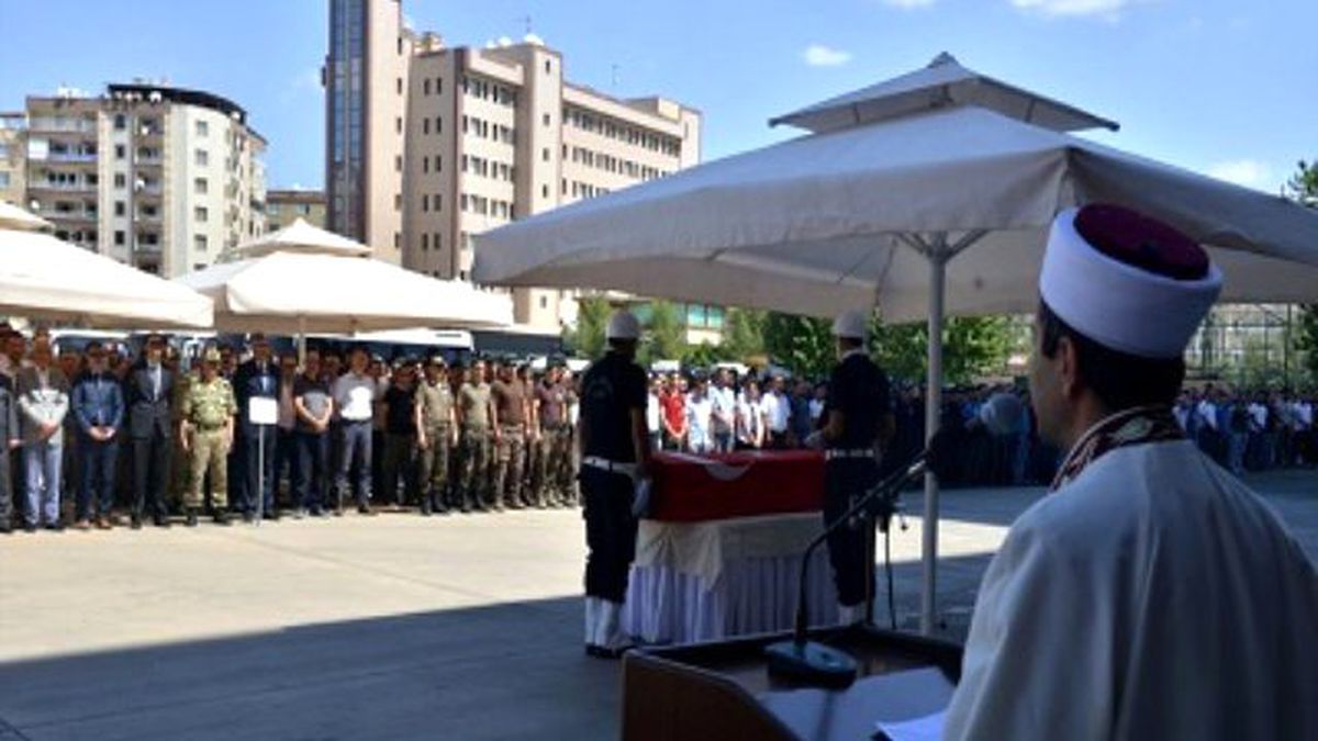Şehit Başpolis Ay Son Yolculuğuna Uğurlandı