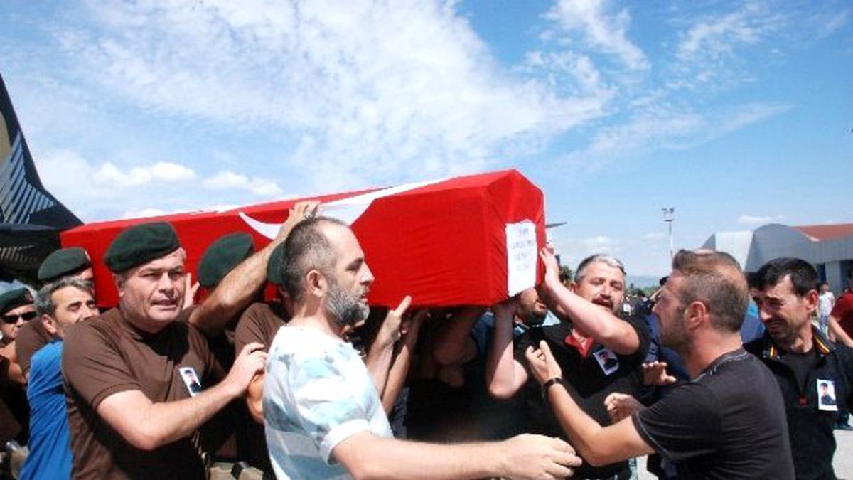 Şehit Özel Harekat Polisi Son Yolculuğuna Uğurlandı
