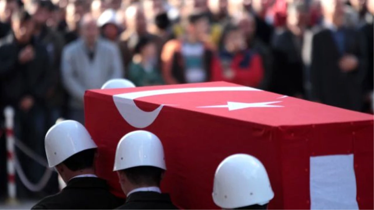 Şehit Üsteğmen Parlak\'ın Ankara\'da Bulunan Baba Ocağına Acı Haber Ulaştı