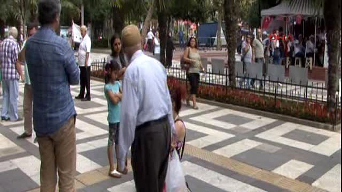 Tek Başına \'Transseksüel Cinayetleri Durdurulsun\' ve \'İş-Aş İstiyoruz\' Eylemi Yaptı