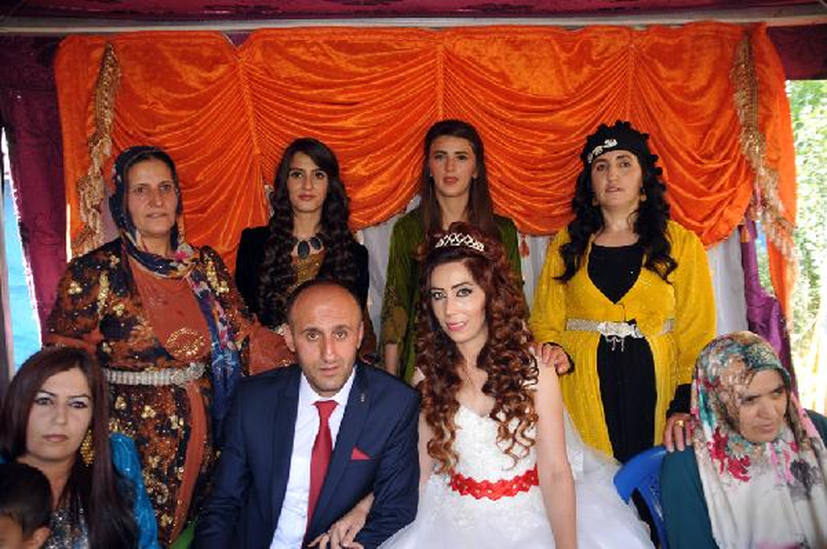 Yüksekova\'da Düğün Sezonu