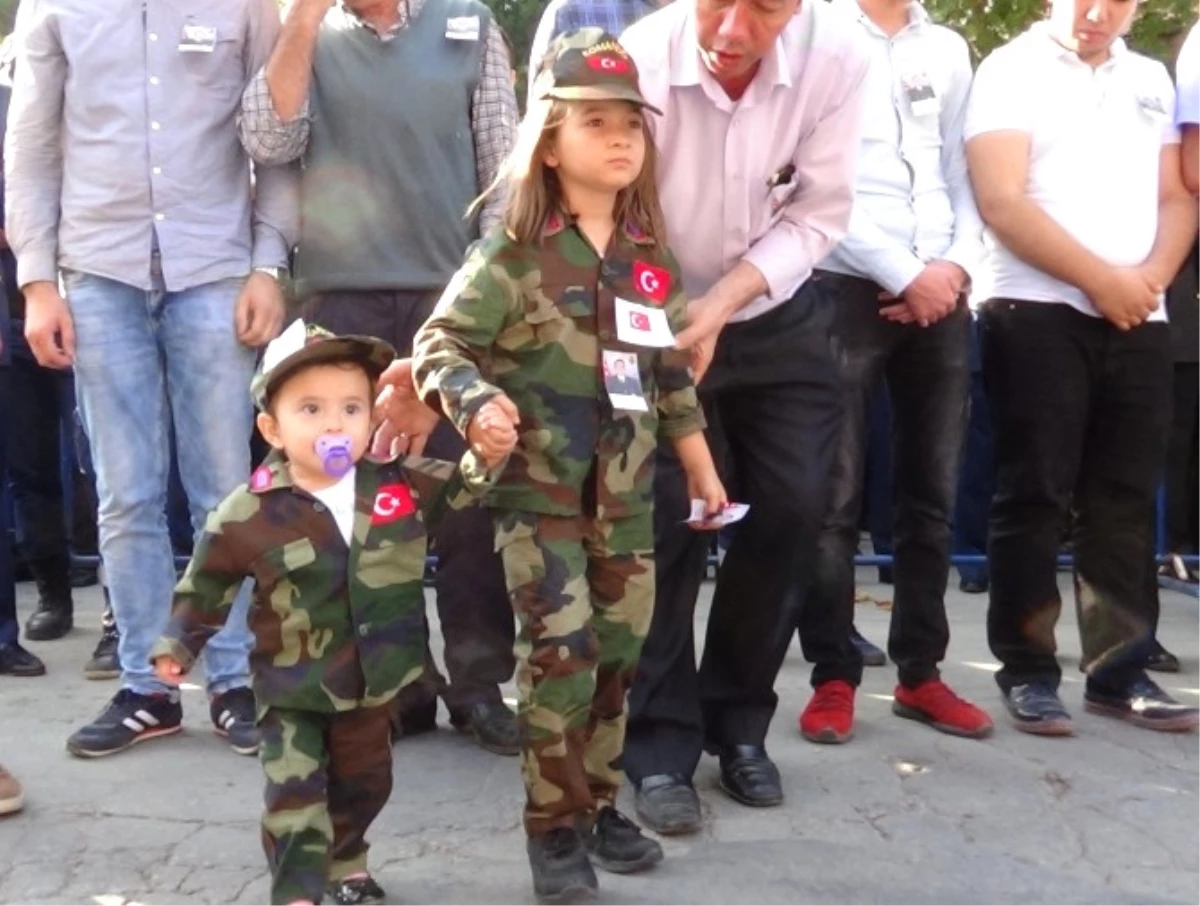 8 Yaşındaki Ecrin Şehit Babasını Asker Selamı ile Uğurladı