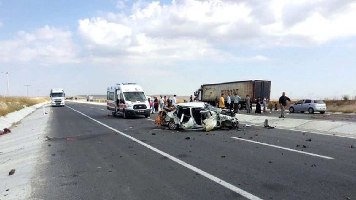 Afyonkarahisar\'da Trafik Kazası: 5 Ölü, 4 Yaralı