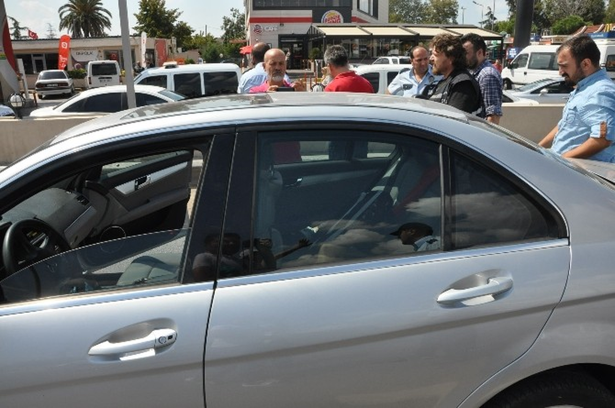 Asayiş Uygulamasında Durdurulan Lüks Otomobilden Ceset Çıktı