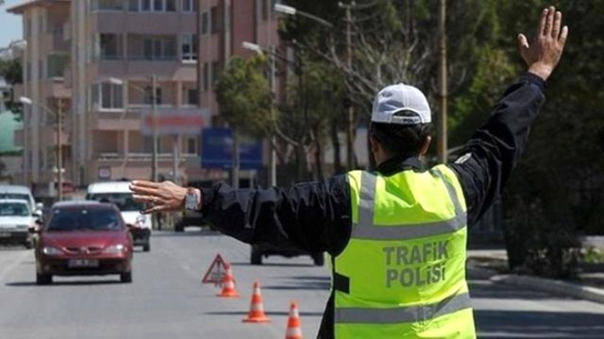 Ceza Kesen Polis Darp Edildi