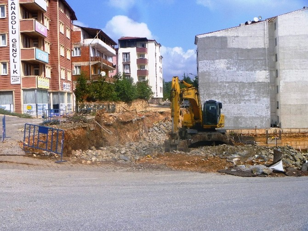 Çökme Tehlikesi Olan Yolda Onarım Çalışmaları Başladı