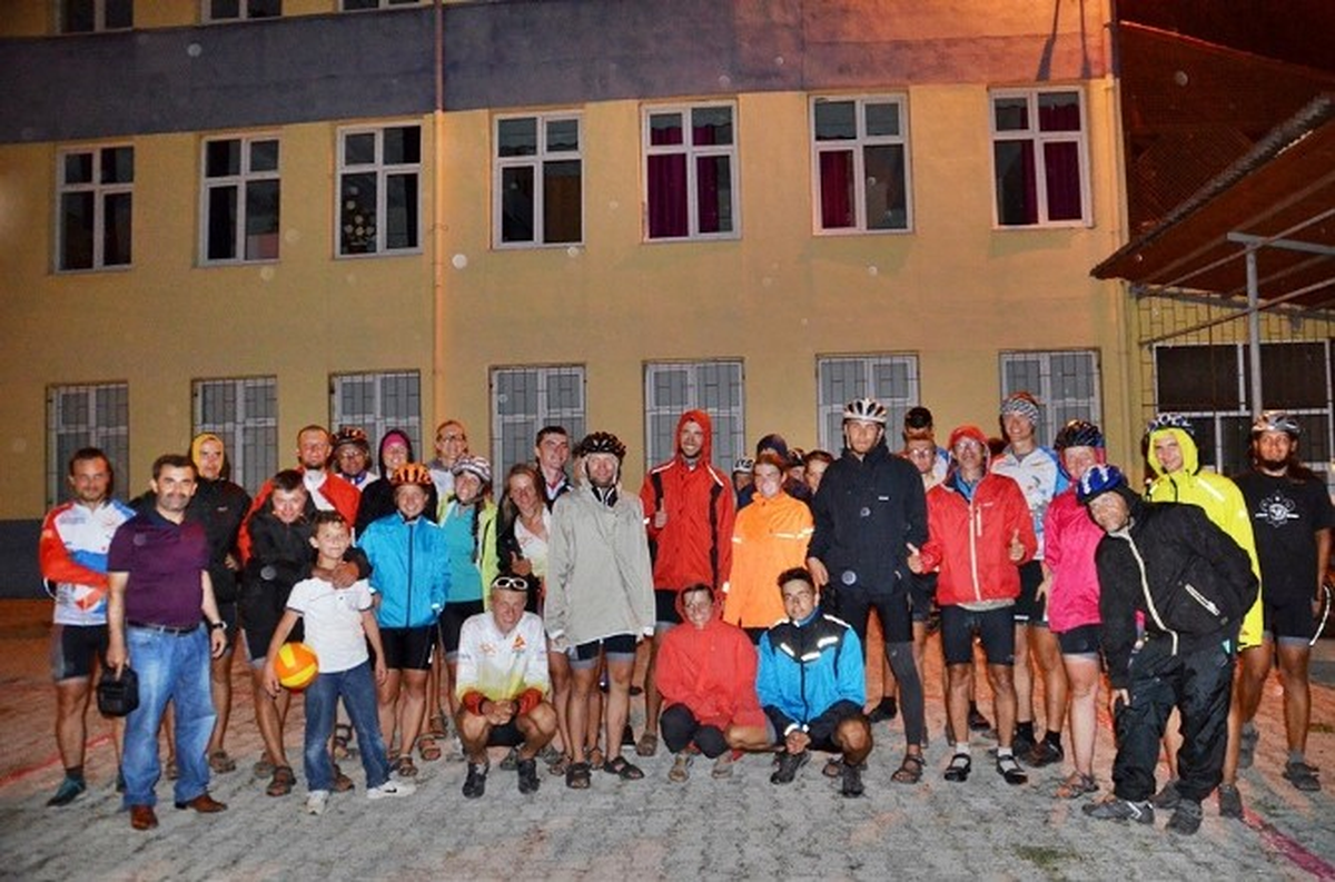 Dünya Barışı İçin Yola Çıkan 36 Kişi, 10 Bin Kilometre Pedal Çevirecek