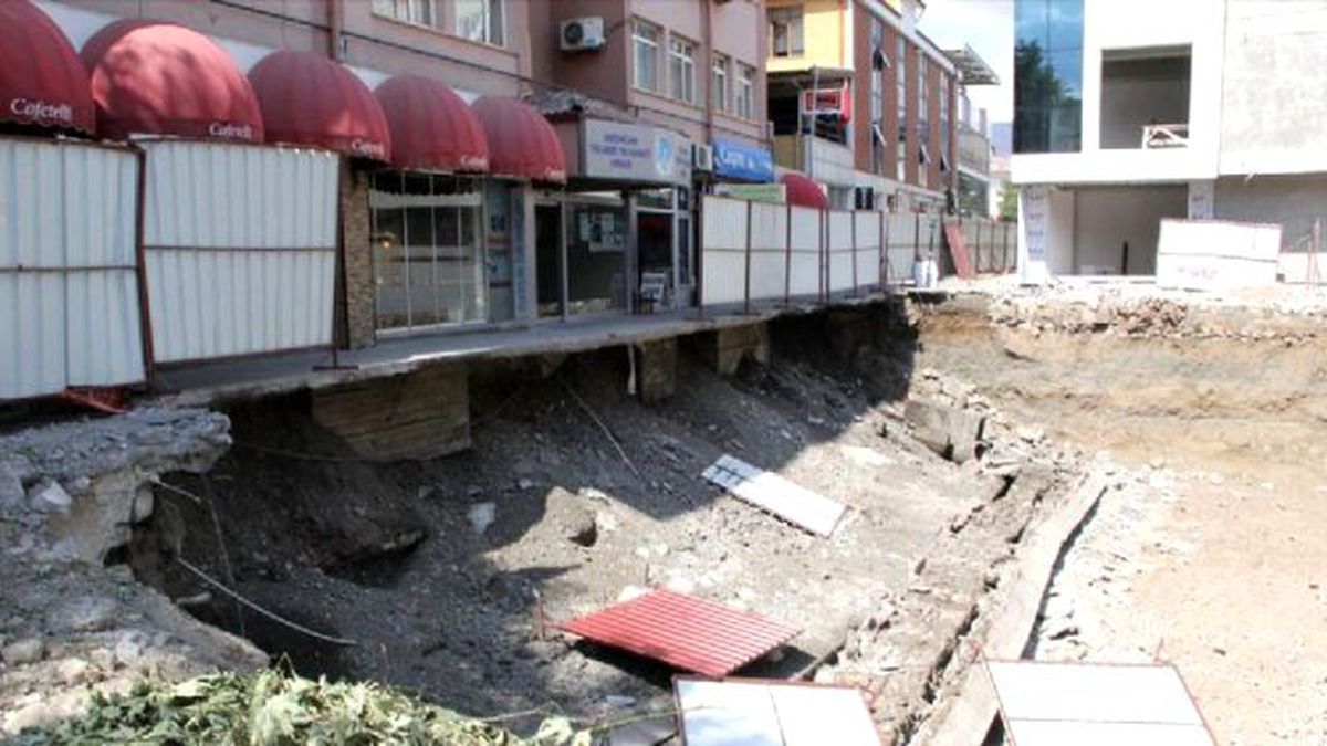 Erzincan\'da İstinat Duvarı Çöktü