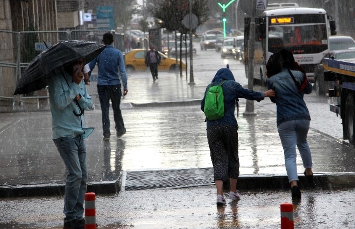 Erzurum\'da Sağanak Yağmur Su Baskınlarına Neden Oldu