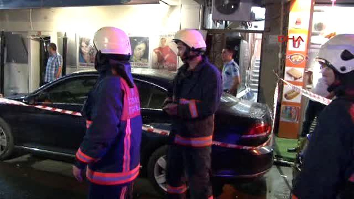 Kağıthane\'de Eğlence Mekanına Ses Bombası Atıldı: 4 Yaralı