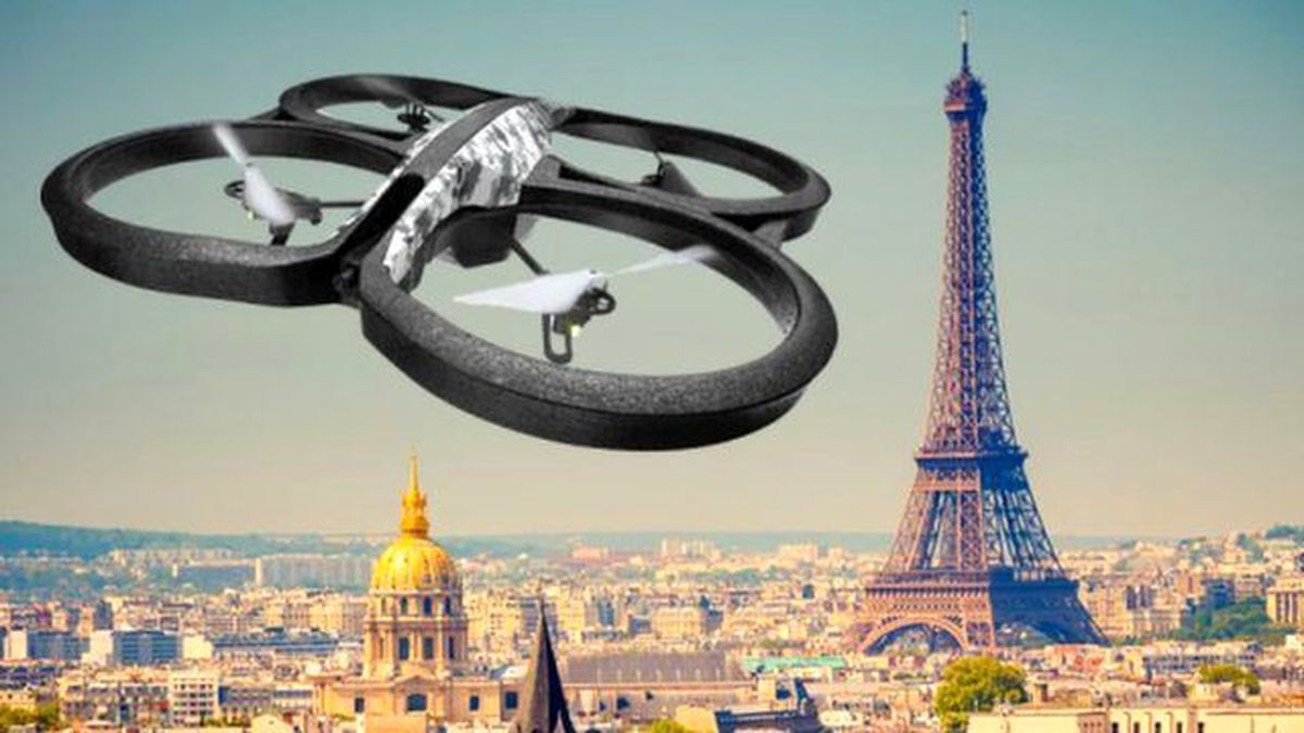Paris\'i "Drone"Lar İşgal Etti